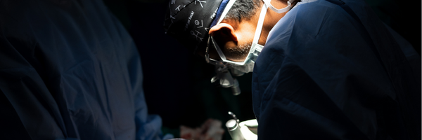 Dr Jaytesh Pillay performing precision spine surgery using advanced surgical technology