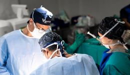 Dr Jaytesh Pillay and surgical team performing robotic-assisted spine surgery for a complex spinal condition