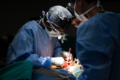 Dr Jaytesh Pillay performing advanced spine surgery using ultrasonic bone scalpel technology in a delicate surgical environment